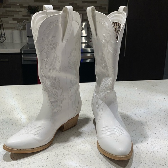 White Cowgirl Boots - Picture 1 of 5